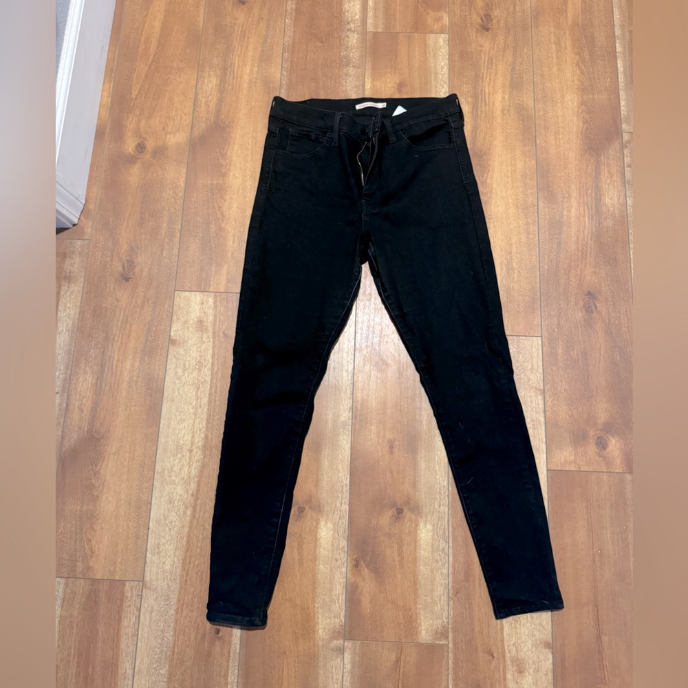 Levis high rise super skinny jeans size 32